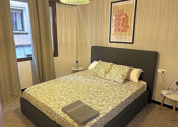 Zoo Loco Guest House