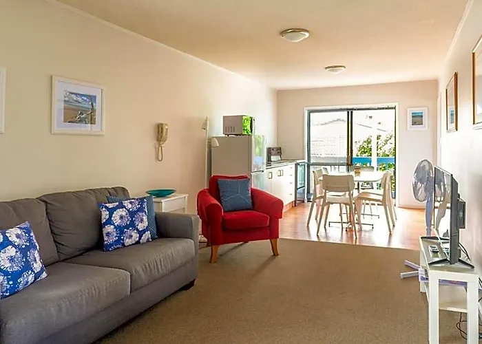 Snells Beach Motel