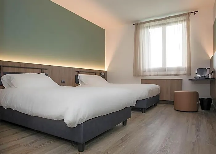 Moody Smart & Comfy Hotel
