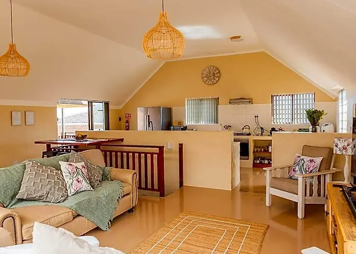 Arnelia House