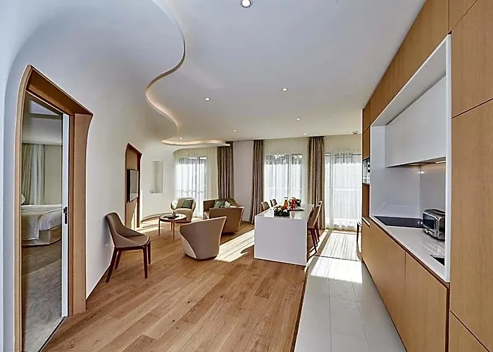 Hotel Suites La Cigale
