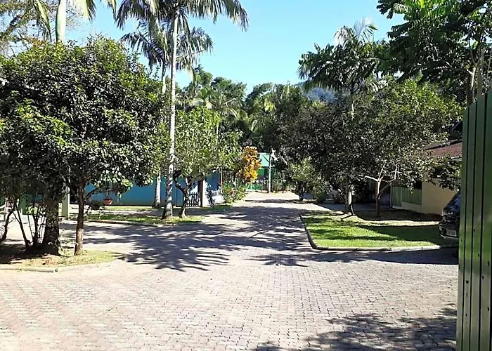 Flor Casa 2 Dorms Com Ar, Churrasqueira, Cond Fech, Piscina