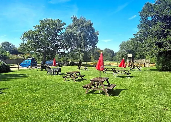 The Red Lyon Slinfold