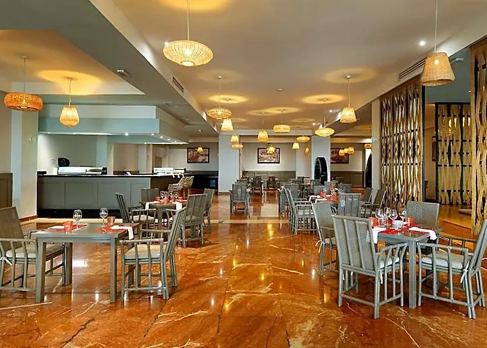 The Signature Level At Grand Palladium Lady Hamilton Resort & Spa