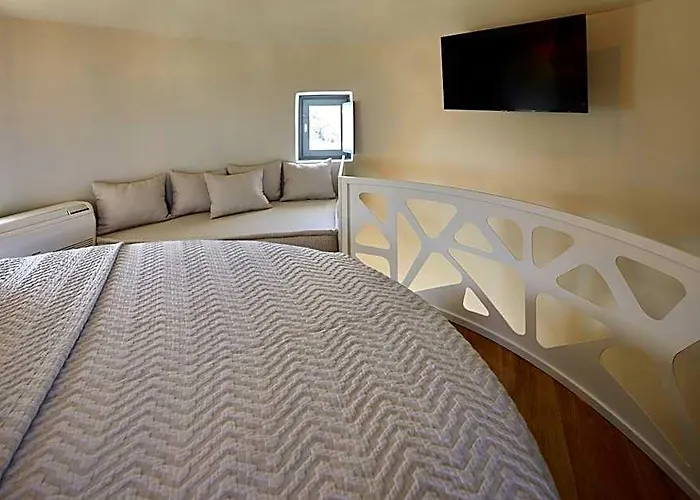 Aecon Suites