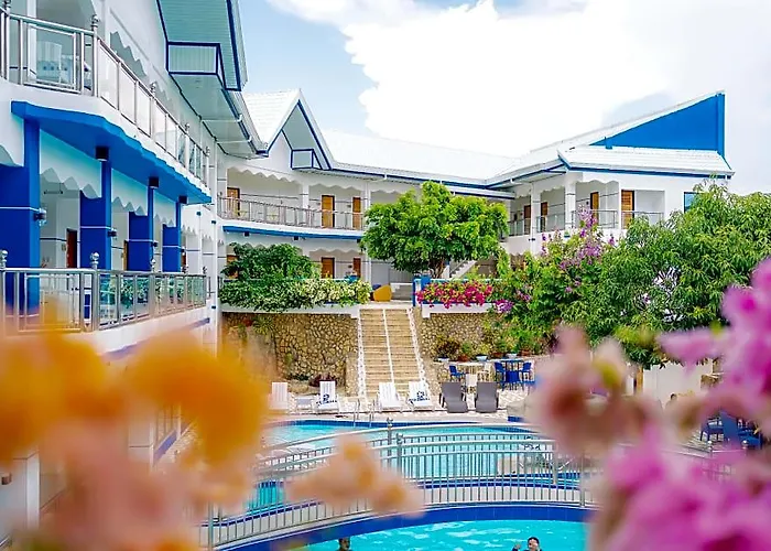 Santiago Cove Hotel And Restaurant