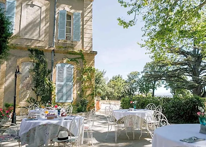 Chateau De Varenne