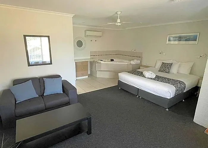 Coastal Bay Motel