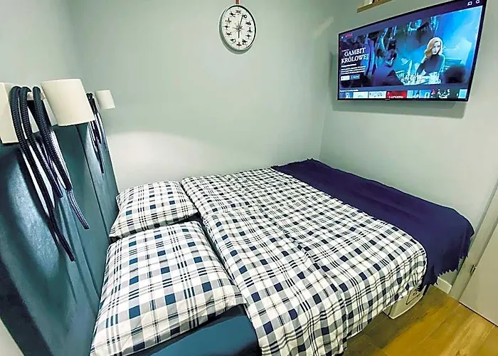 Thruster - Rooms, Kitchen, Chill-Out Zone-Netflix, Lobby-Netflix