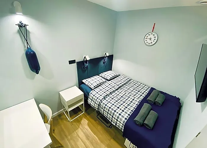 Thruster - Rooms, Kitchen, Chill-Out Zone-Netflix, Lobby-Netflix