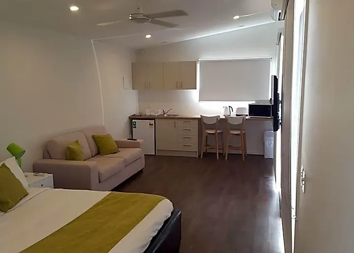 Lara Lodge