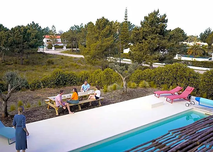 Birds Of Paradise - Boutique Surf Lodge