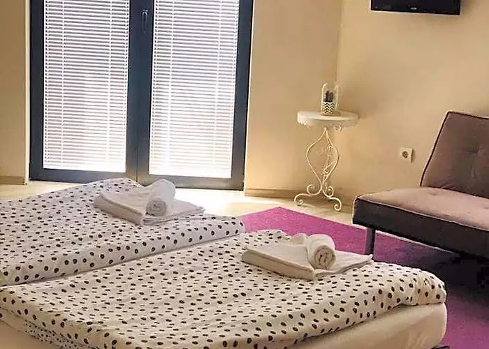 Executive Rooms And Suites Play