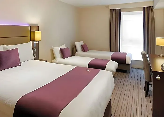 Premier Inn London Heathrow Airport T2 & T3 - Bath Road