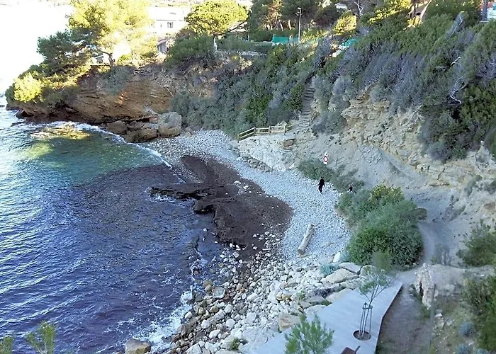 Studio Neuf Climatise Petite Vue Mer Plage A Pieds - Ted Home