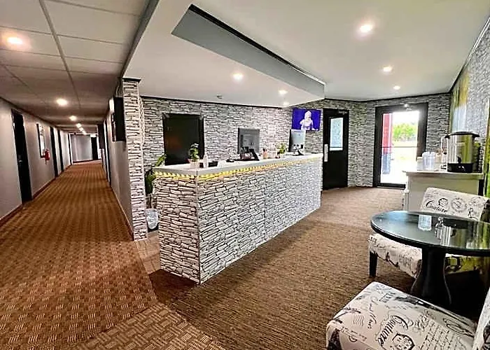 Hwy 17 Hotel