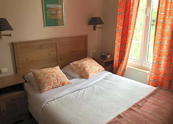 Logis Hotel & Restaurant - Au Bord Du Lac