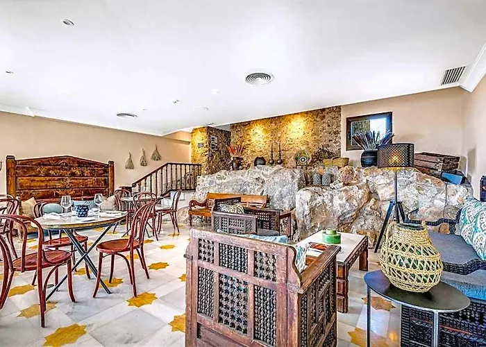 Hotel Castillo De Monda