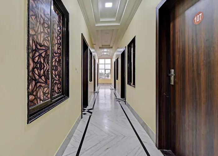 Hotel O Royal Palace
