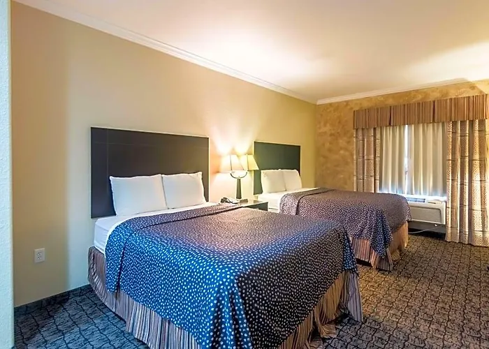 Econo Lodge Inn & Suites