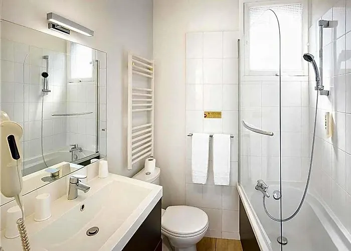 Cit Hotel L Oasis D Avignon