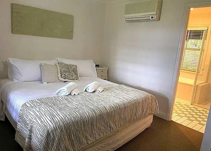 Villa Provincial - Cypress Lakes Private Villa