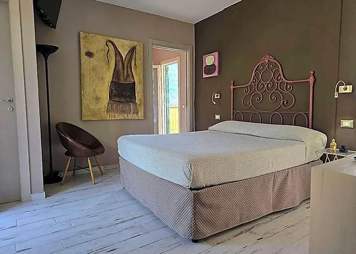 Maduneta 5 Terre Guesthouse