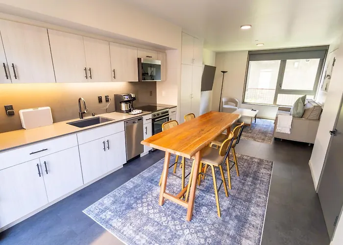 City24 Condo Hotel Little Italy Mission Hills