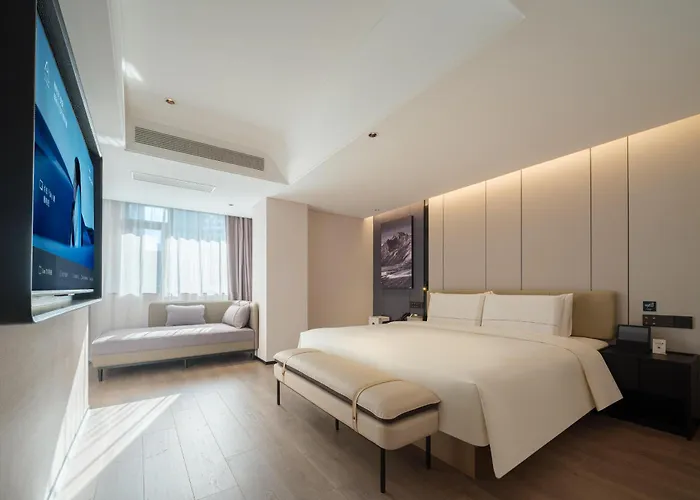 Atour Hotel Dalian Donggang Business District Harbor Plaza