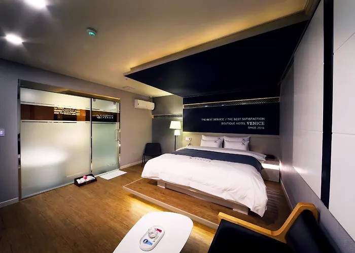 Venice Hotel