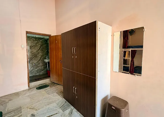 Hotel 5 Star Yatri Vishram Dormitory And Rooms