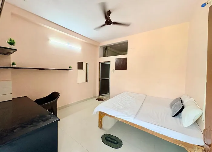 Hotel 5 Star Yatri Vishram Dormitory And Rooms