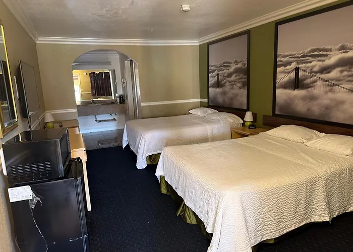 Foothills Inn