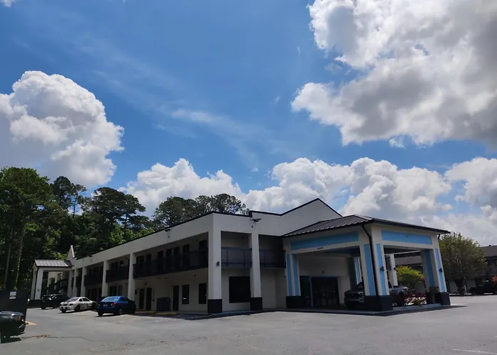 Speedway Inn & Suites