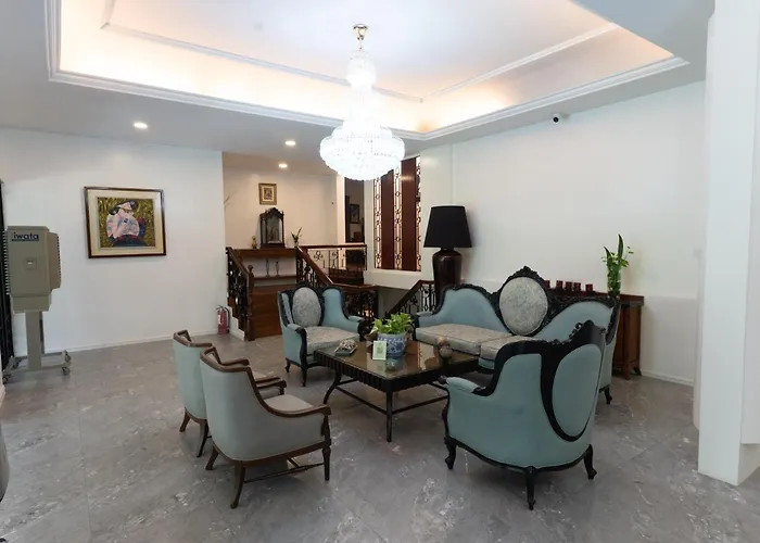 Commander Suites De Velada