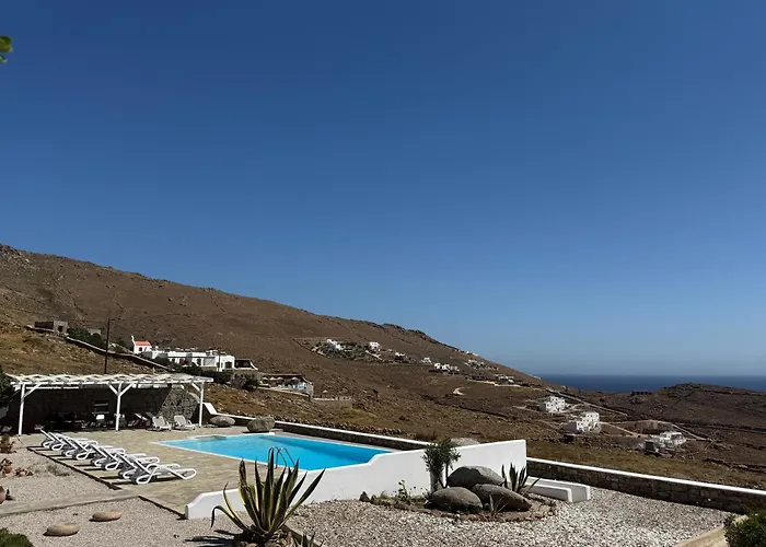 Yakinthos Suites