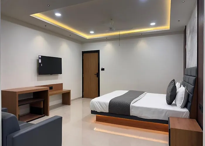 Hotel Peacock Anand