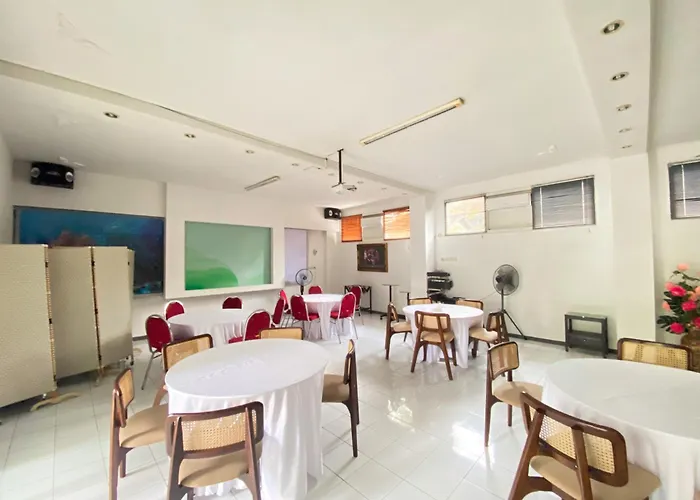 Urbanview Hotel Ratna Syariah