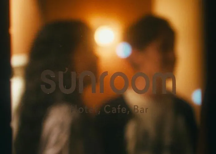 Sunroom Hotel,Cafe,Bar