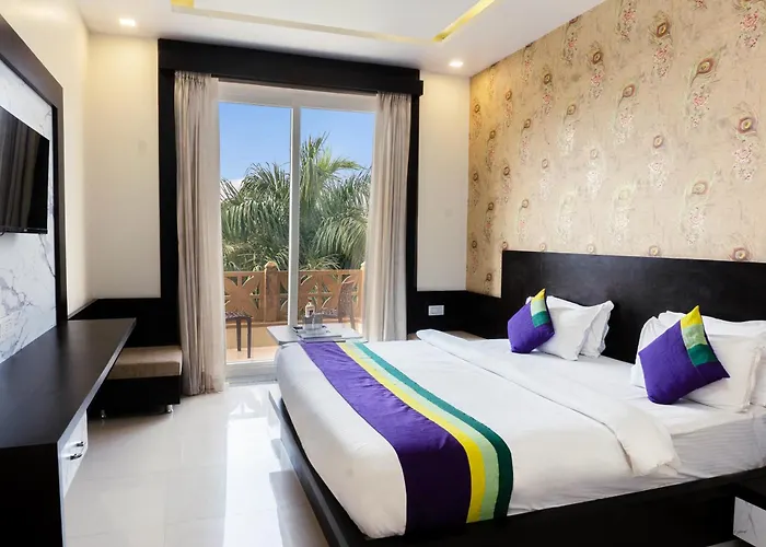 Treebo Premium Royal Amar With Mountain View And Swimming Pool