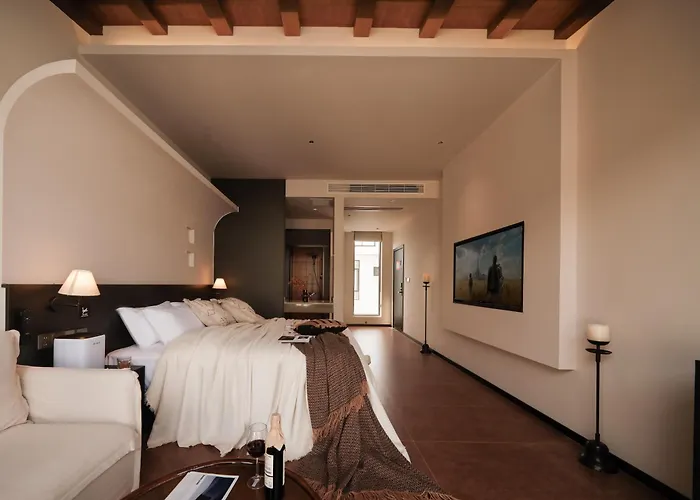 Mountain And Awakening Moon Mont Luna Designer Homestay Shangri La Dokham City Ancient Town Hotel,Provide High Speed Rail Station Pick Up Service