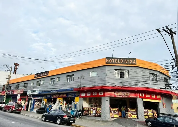 Hotel Divisa poá