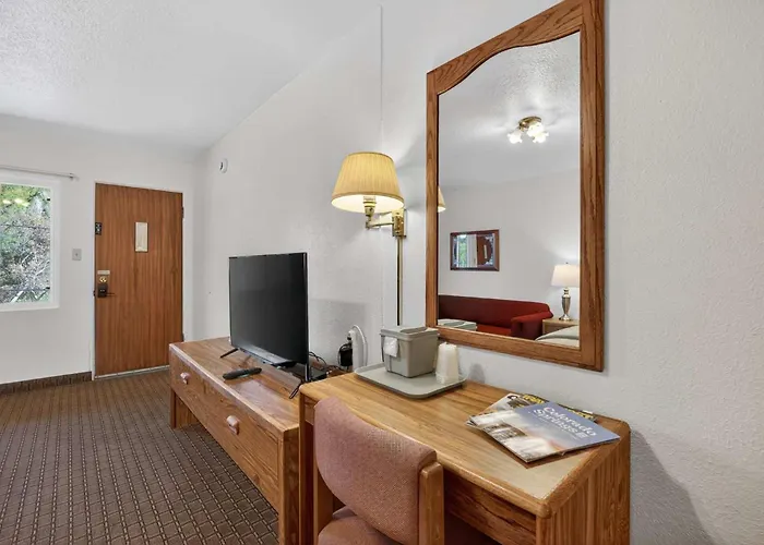 Eagle Motel Suite 107