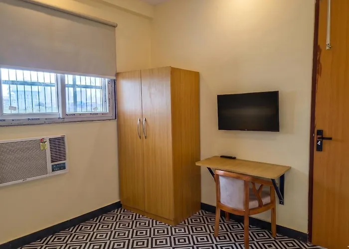 Hotel Lovely Nap - Noida Sector 121