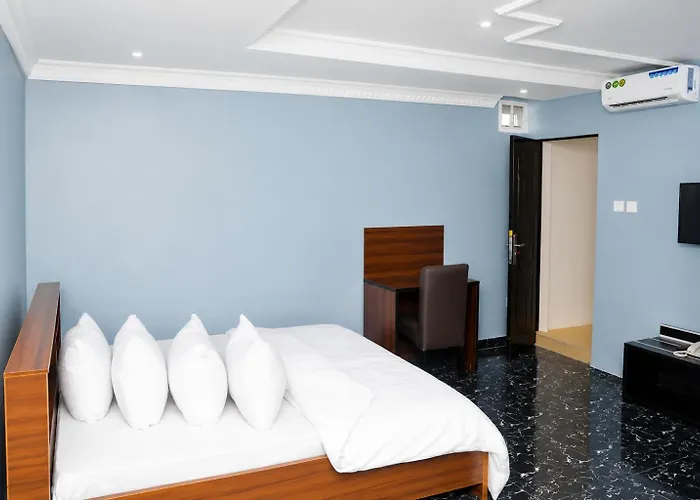 Family Size 2-Bedroom Diamond Suites In Vedop Hotel, Ota