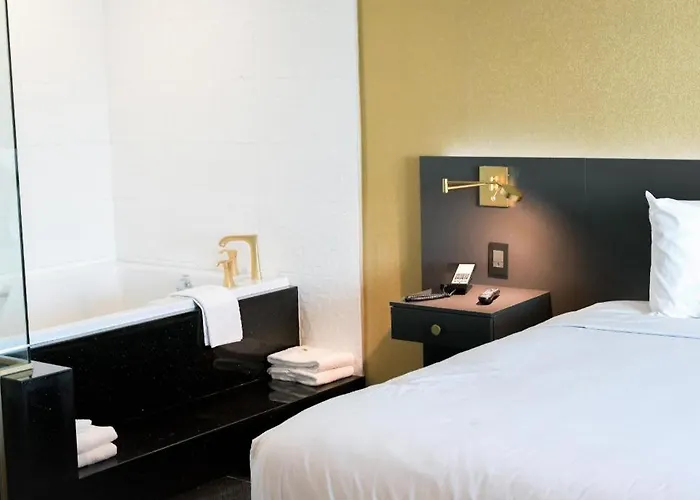 Glen Capri Inn & Suites