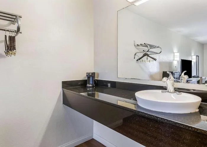 Quality Inn & Suites Columbus West