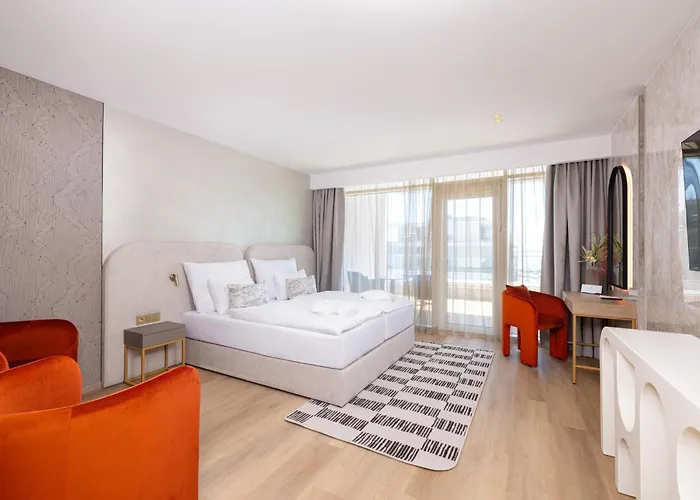 Birges Hotel Lifestyle And View
