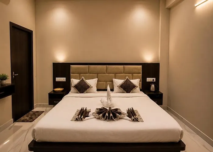 Hotel A-Abhinandan Palace Near Ram Mandir