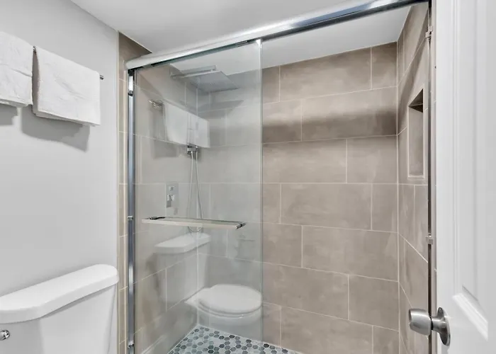 Jersey Shore Stay 2 Beds, Free Parking, Pool
